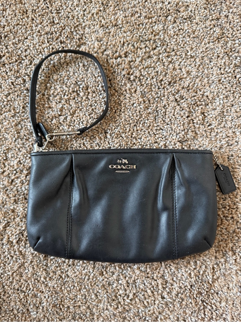 COACH Colette Black Women's Wristlet Wallet Zip Closure Logo Credit Card Slots